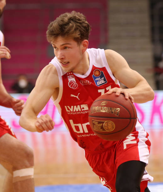 而是依靠边 而是依靠边