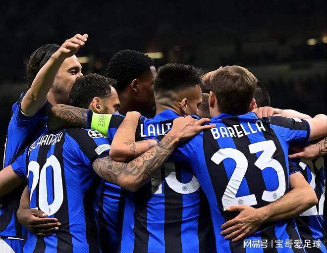 龄人中独树 龄人中独树